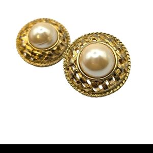 Elegant Gold and Pearl Earrings